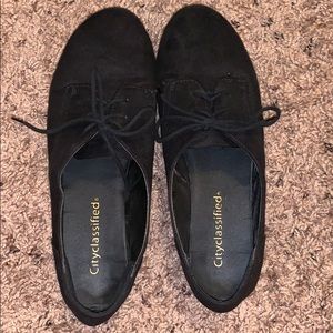 Women’s oxfords/flat shoe
